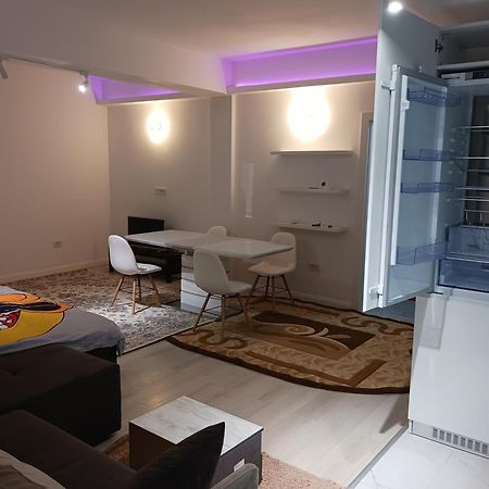 Myky Mouse Nu Primesc Santieristi Si Petrecareti Apartamento Bucareste Exterior foto