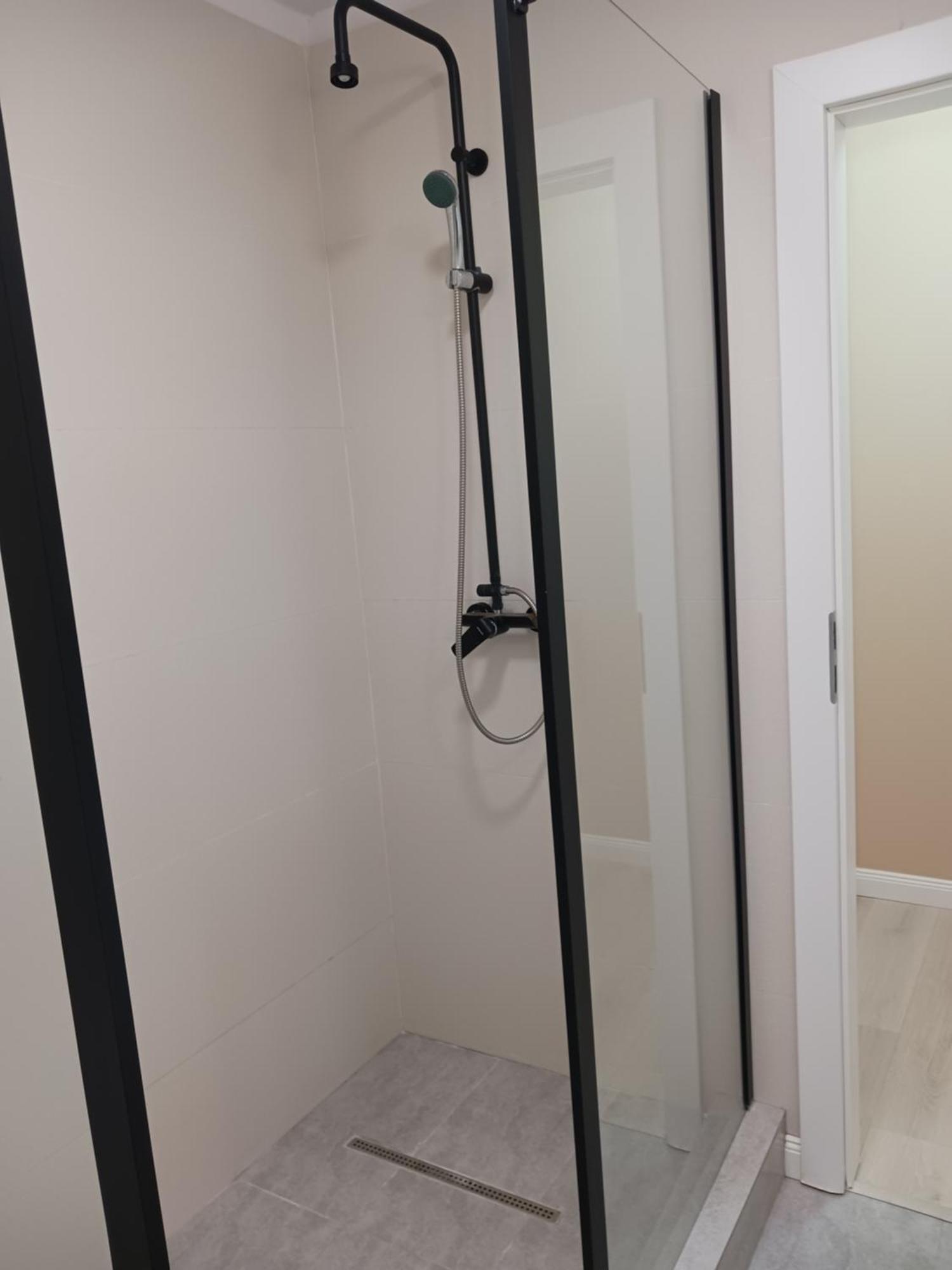 Myky Mouse Nu Primesc Santieristi Si Petrecareti Apartamento Bucareste Exterior foto