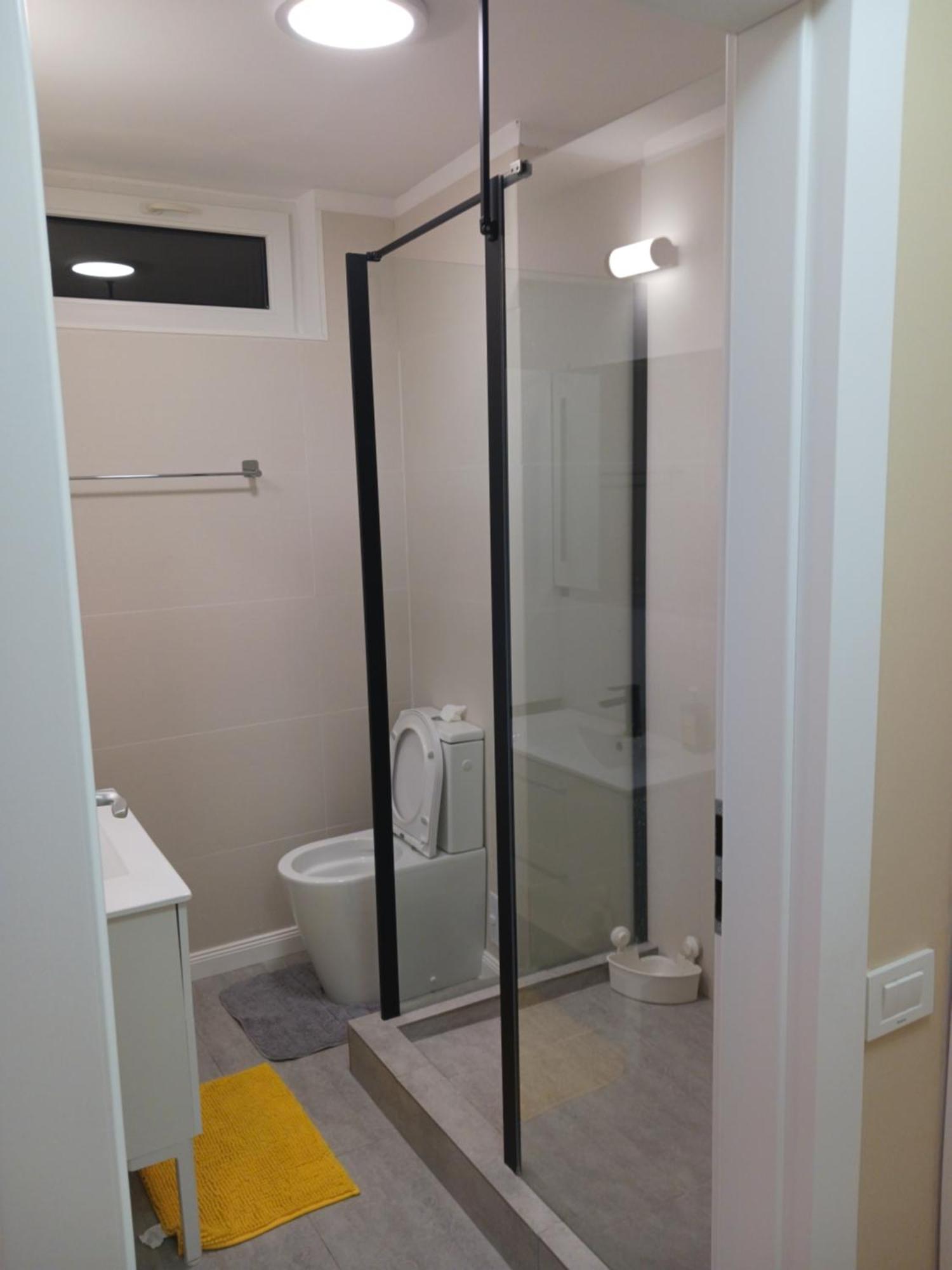 Myky Mouse Nu Primesc Santieristi Si Petrecareti Apartamento Bucareste Exterior foto