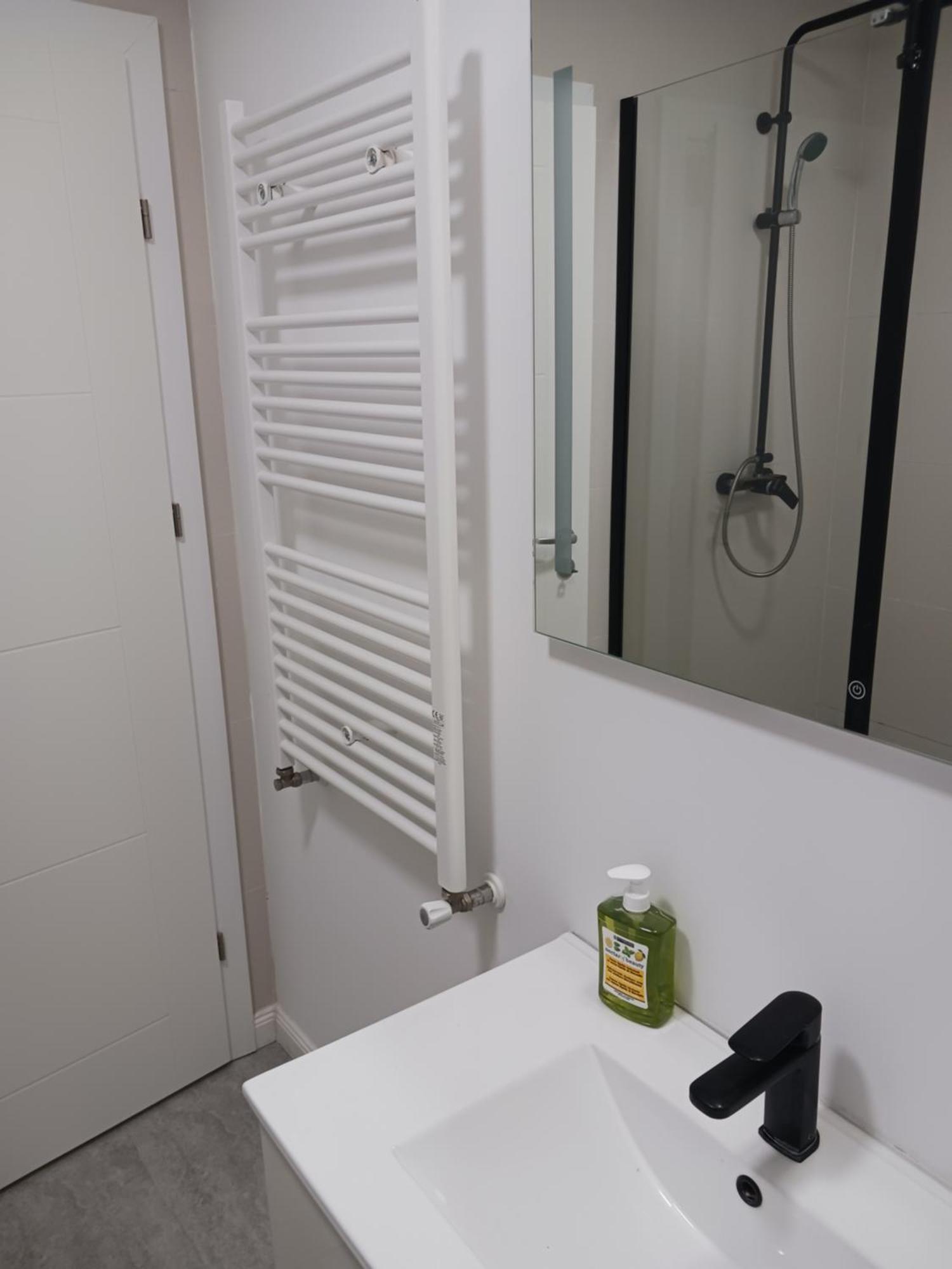 Myky Mouse Nu Primesc Santieristi Si Petrecareti Apartamento Bucareste Exterior foto