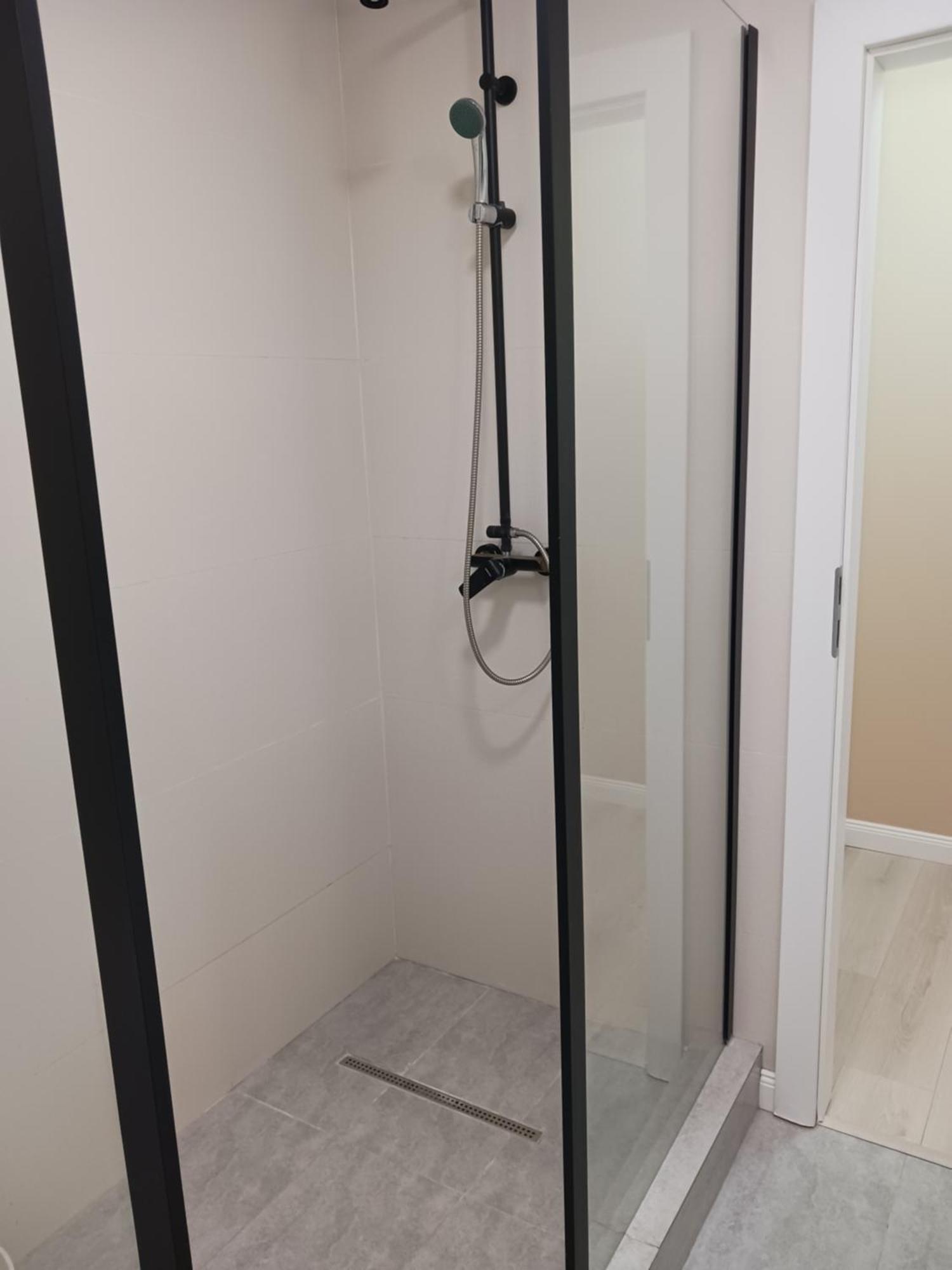 Myky Mouse Nu Primesc Santieristi Si Petrecareti Apartamento Bucareste Exterior foto